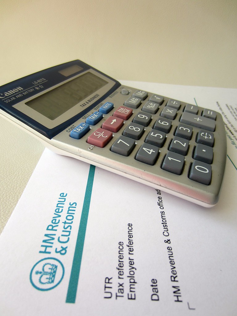 Formulario fiscal con calculadora para revisar domicilio fiscal y notificaciones